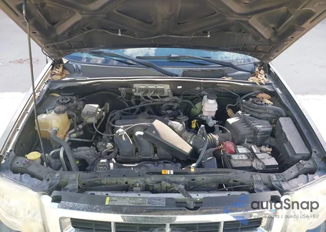 2008 Ford Escape Limited z USA, uszkodzony, nr VIN 1FMCU04198KC45864